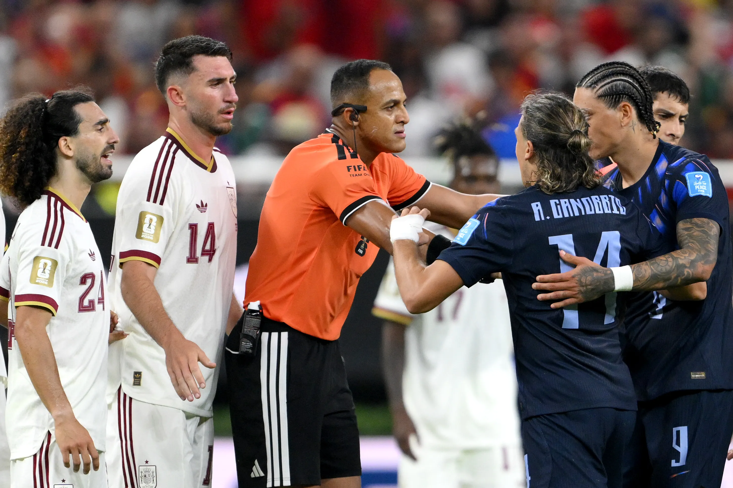 Ismail Elfath tuvo una polémica en la eliminación de Uruguay en el Mundial 2026. (Photo by David Ramos/Getty Images)