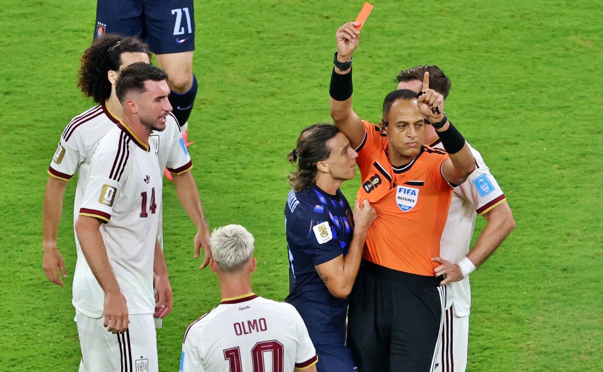 FIFA no disimula: Las polémicas del árbitro que dirigirá a Argentina con Inglaterra