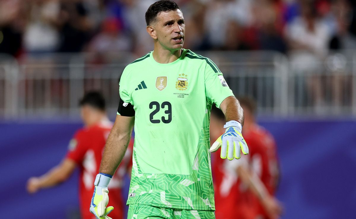 El fuerte golpe que recibe Emiliano Dibu Martínez antes del partido con Inglaterra: “Ninguna intención”