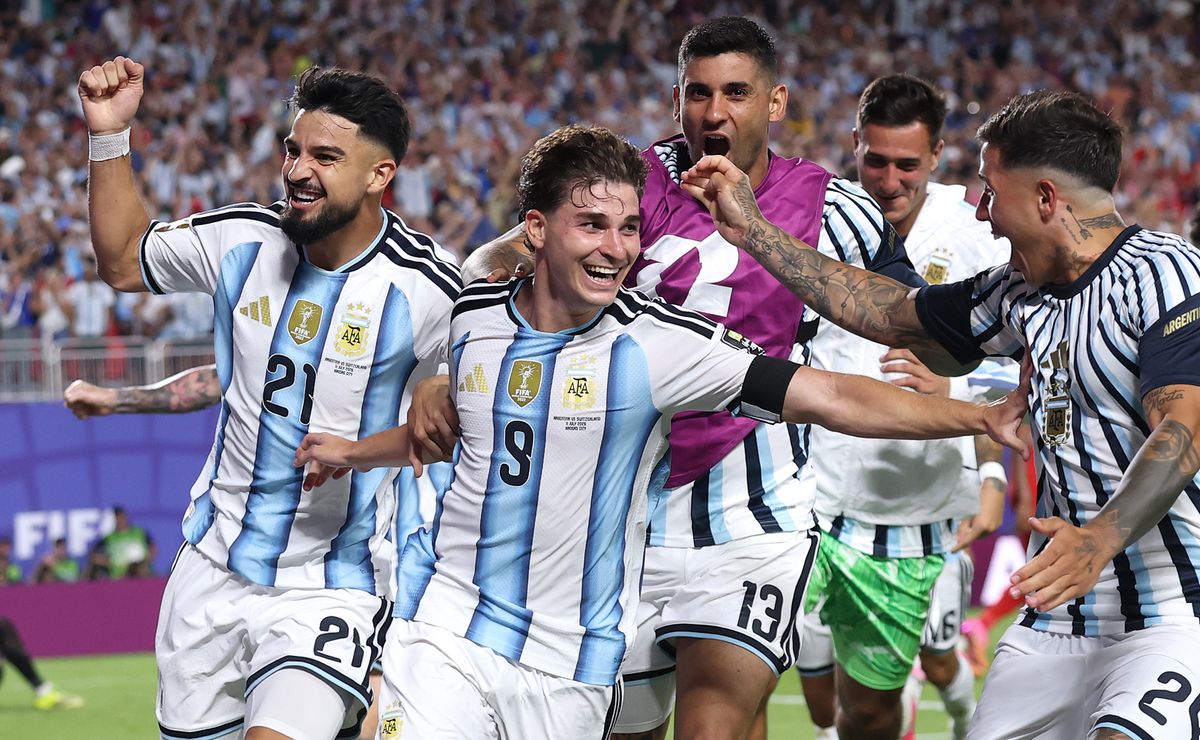 Julián Álvarez se gana el odio de varios en Argentina y elogia a Inglaterra en la previa del clásico