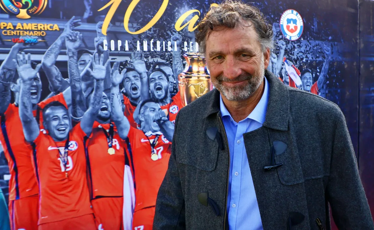 Juan Antonio Pizzi agradece al pueblo por la Copa América Centenario Juan Antonio Pizzi agradece al pueblo por la Copa América Centenario
