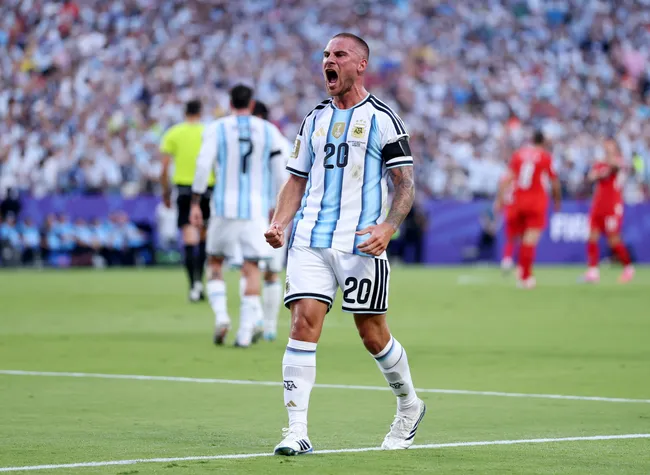 Mac Allister viene de anotar un gol clave para Argentina ante Suiza. | Foto: Getty Images.