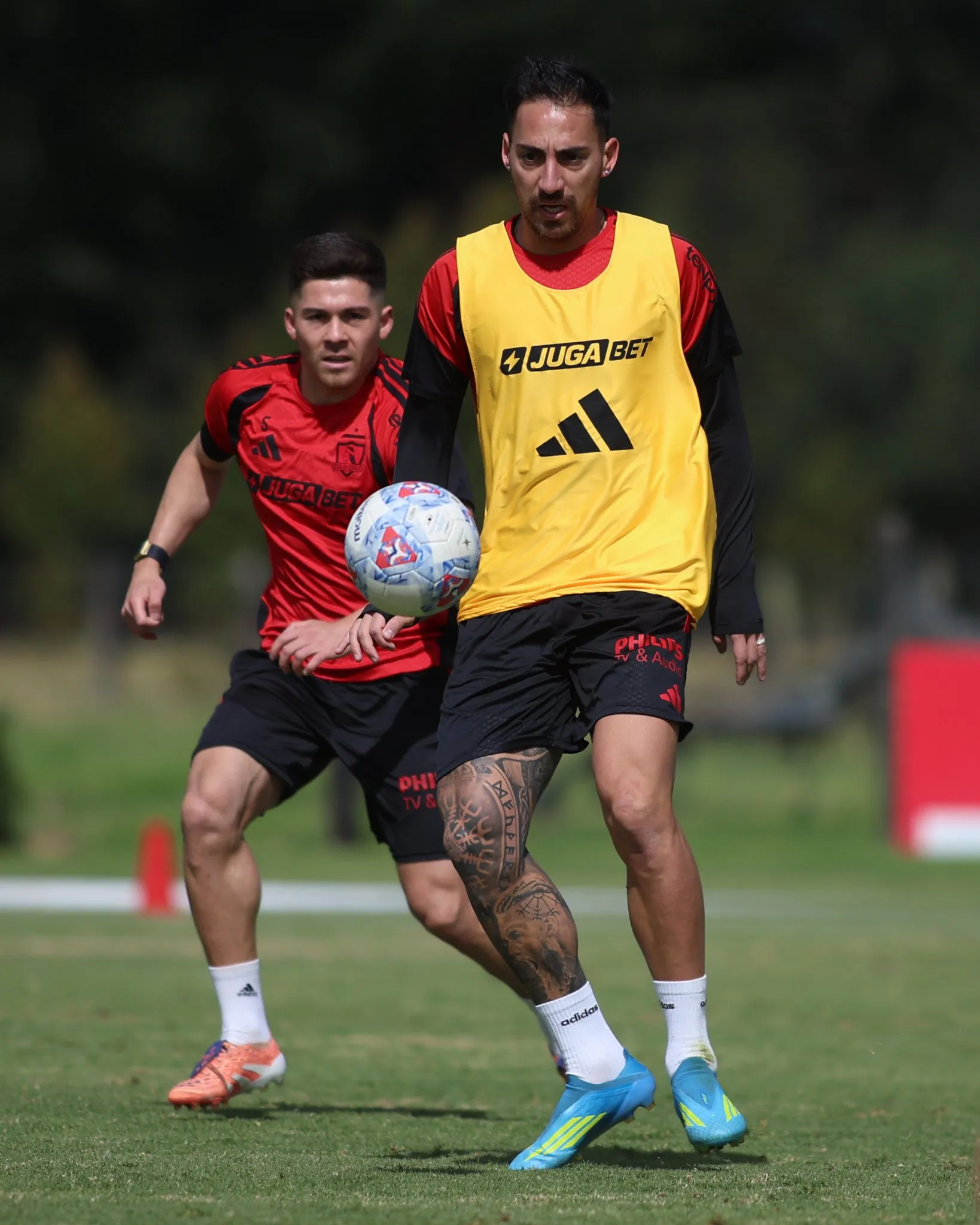 Javier Correa ya entrena con sus compañeros en Colo Colo para la segunda rueda. Foto: Colo Colo.