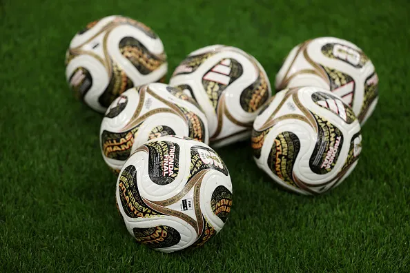 La Trionda Final, el nuevo balón que se usará en estos últimos cuatro partidos del Mundial 2026. | Foto: Getty Images.