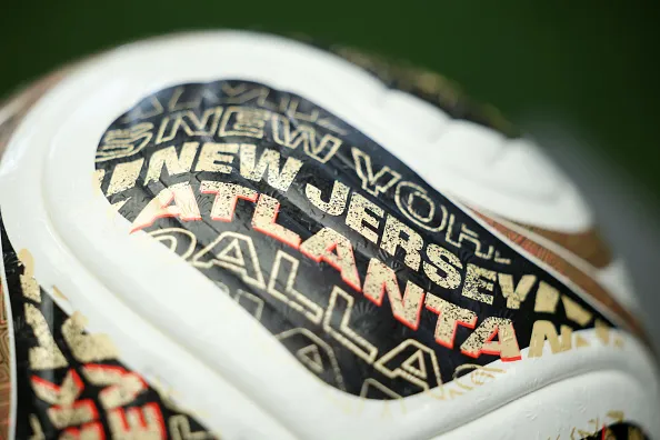 Este nuevo balón que se usará las semifinales, partido por el tercer puesto y final del Mundial 2026. | Foto: Getty Images.