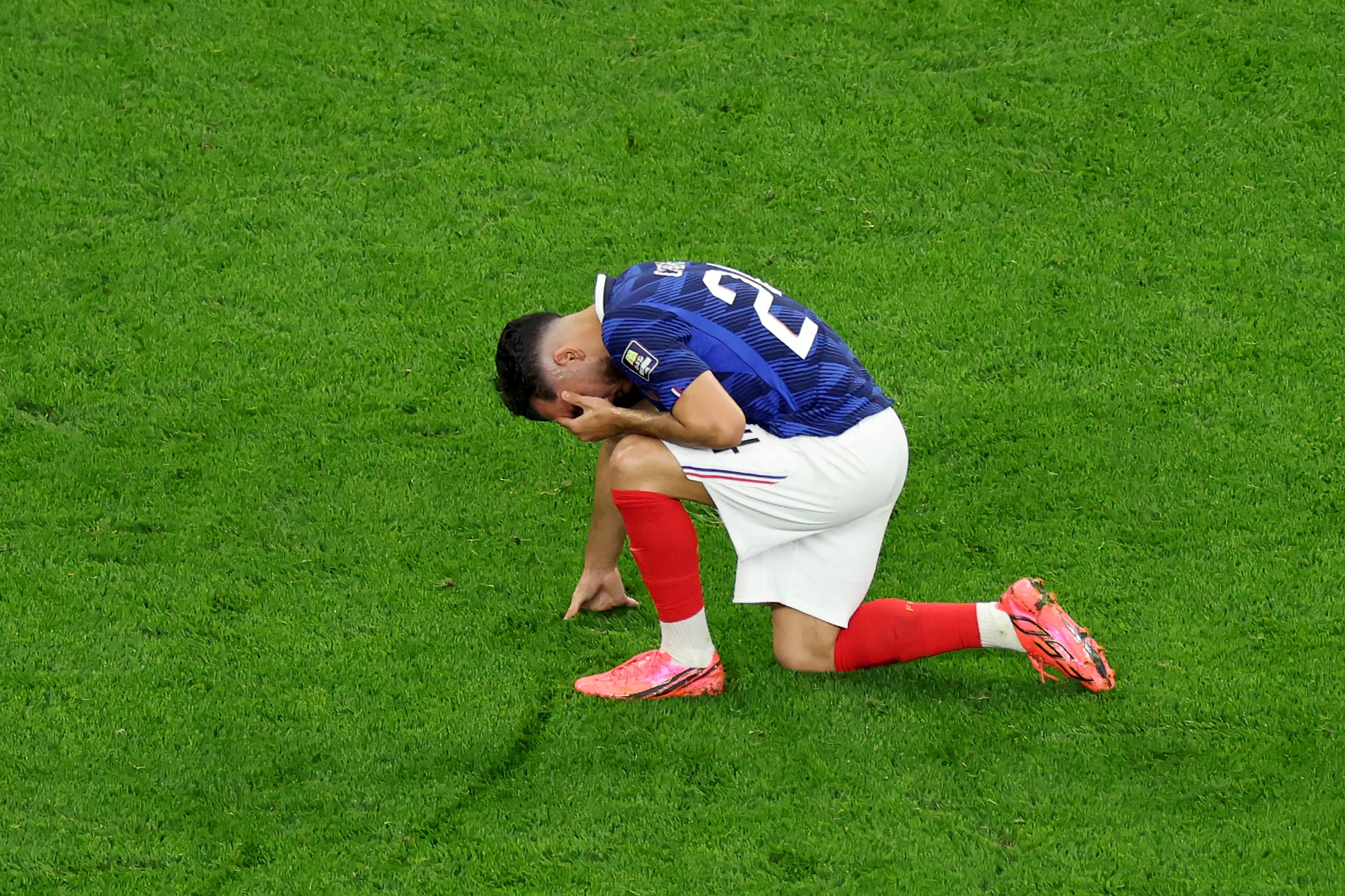 Rayan Cherki luego de la caída francesa ante España. (Kevin C. Cox/Getty Images).