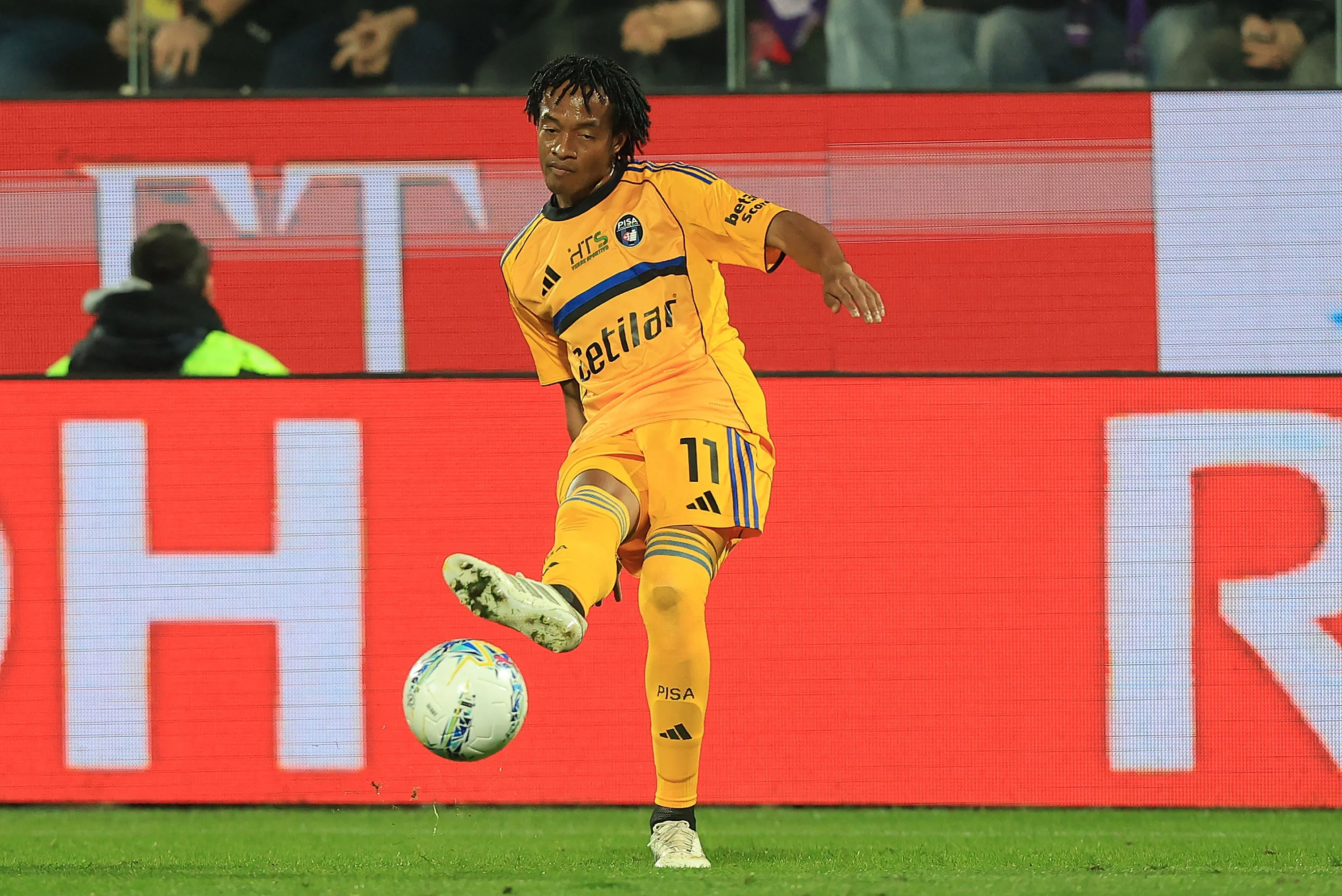 Juan Guillermo Cuadrado en acción por el Pisa de Italia. (Gabriele Maltinti/Getty Images).