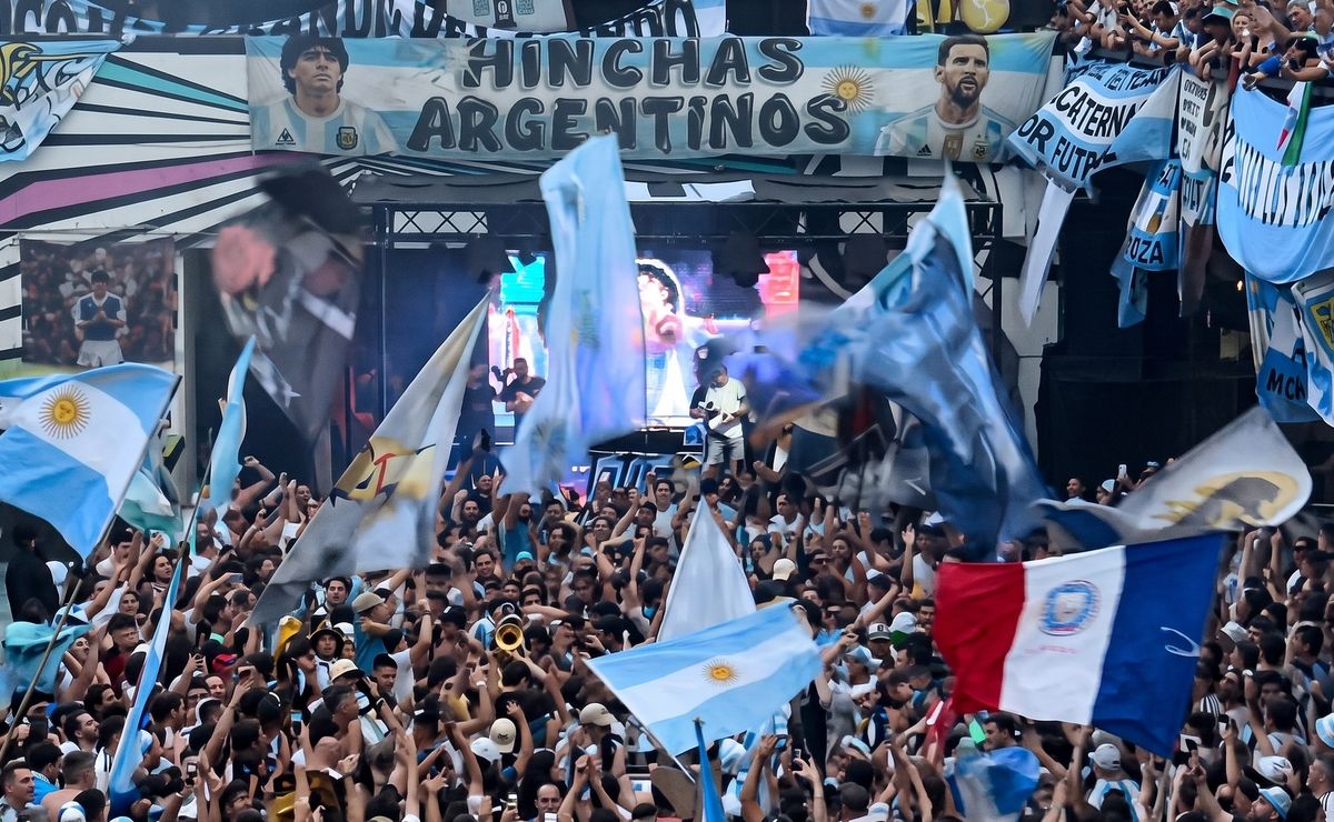 “Asustaba más Francia que España”: argentinos ya palpitan la final del Mundial en un banderazo