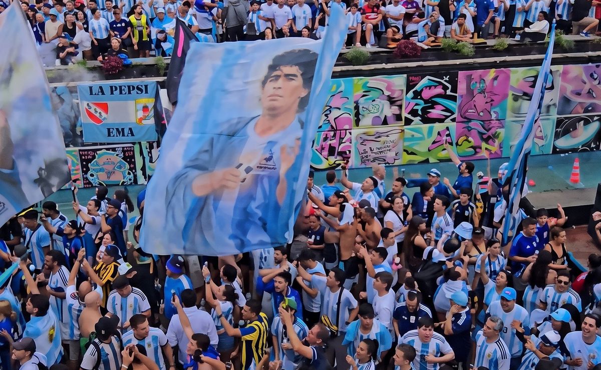 Histórico banderazo de Argentina se mancha por pelea de barrabravas: interviene la policía