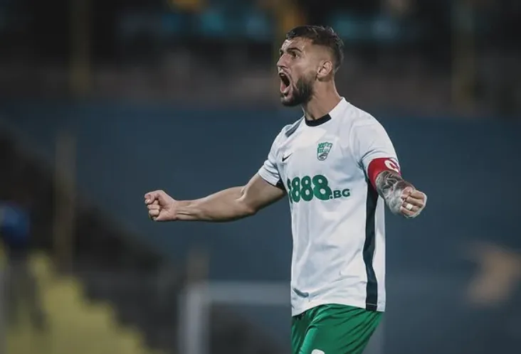 Juan Pablo Salomoni como capitán del Beroe. Jugará en Chile. (Foto: Instagram).