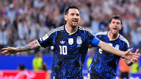 Con esta camiseta Argentina enfrentará a Inglaterra en Atlanta.