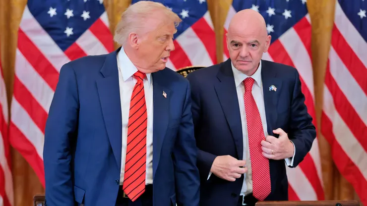 Gianni Infantino enfrenta denuncias por sus tratos con Donald Trump.