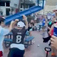 Histórico banderazo de Argentina termina en pelea de barrabravas