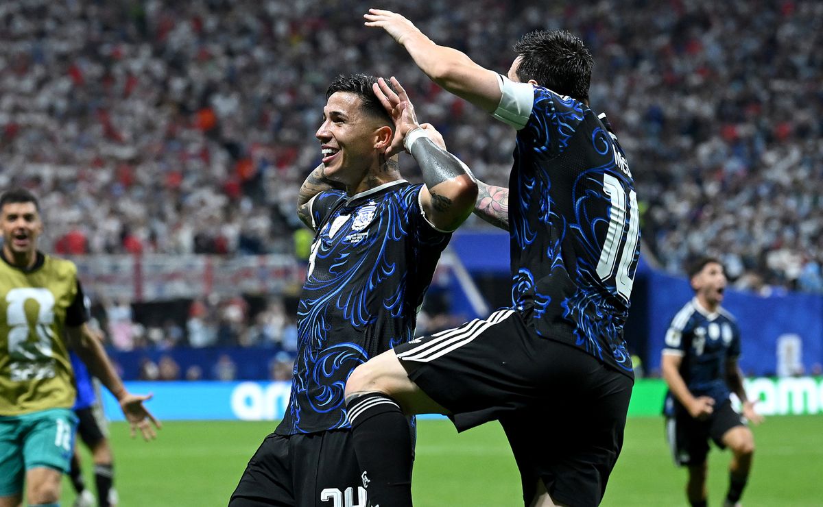 Los goles con Messi como obrero: Argentina le da vuelta la semifinal a Inglaterra en siete minutos