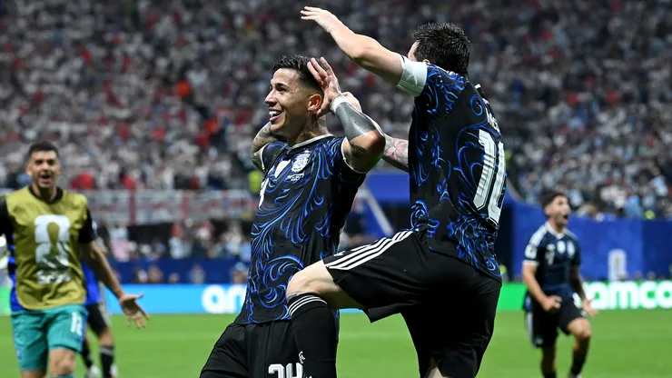Argentina le da vuelta la semifinal a Argentina con dos goles en siete minutos, cuando el partido expiraba.