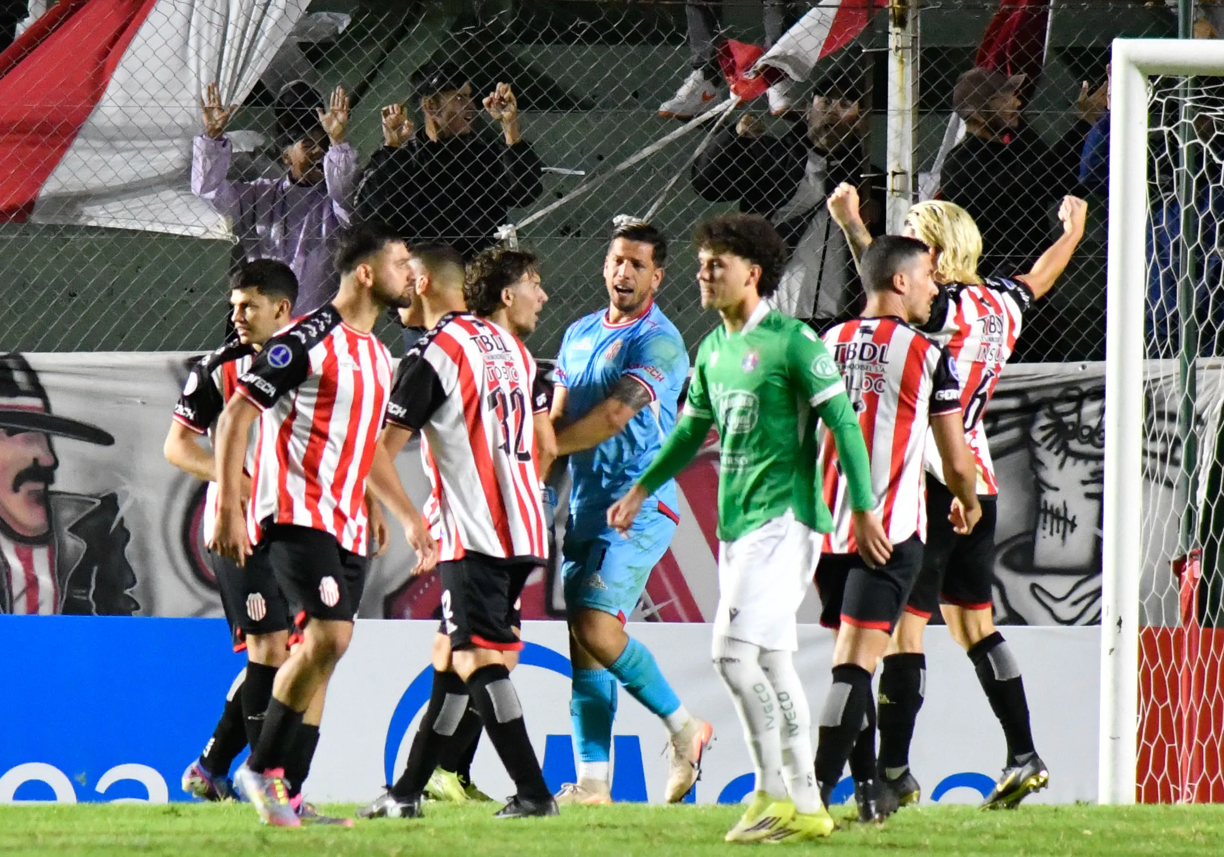 Juan Espínola suena en Colo Colo y ya sabe de enfrentar a clubes chilenos este año, ya que chocó con Audax Italiano en la Copa Sudamericana. Foto: Photosport.