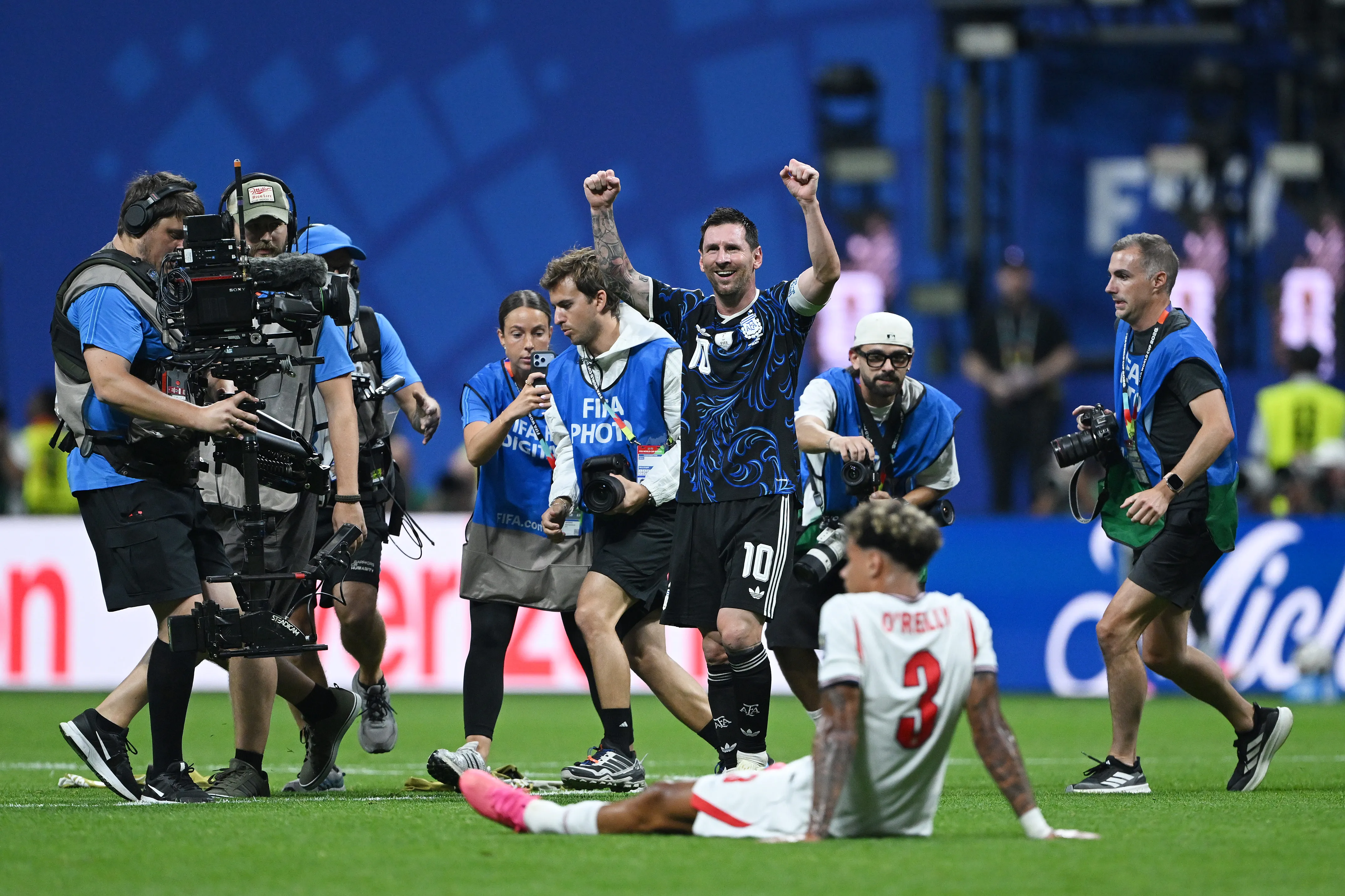 Lionel Messi celebrando tras la victoria de Argentina. (Photo by Shaun Botterill/Getty Images)