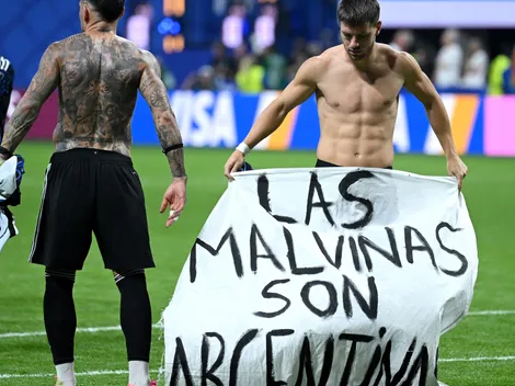 Un hincha la ingresó: la historia de la bandera de las Malvinas