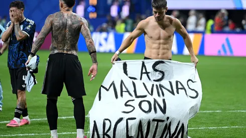 Un hincha ingresó la bandera pese a la prohibición