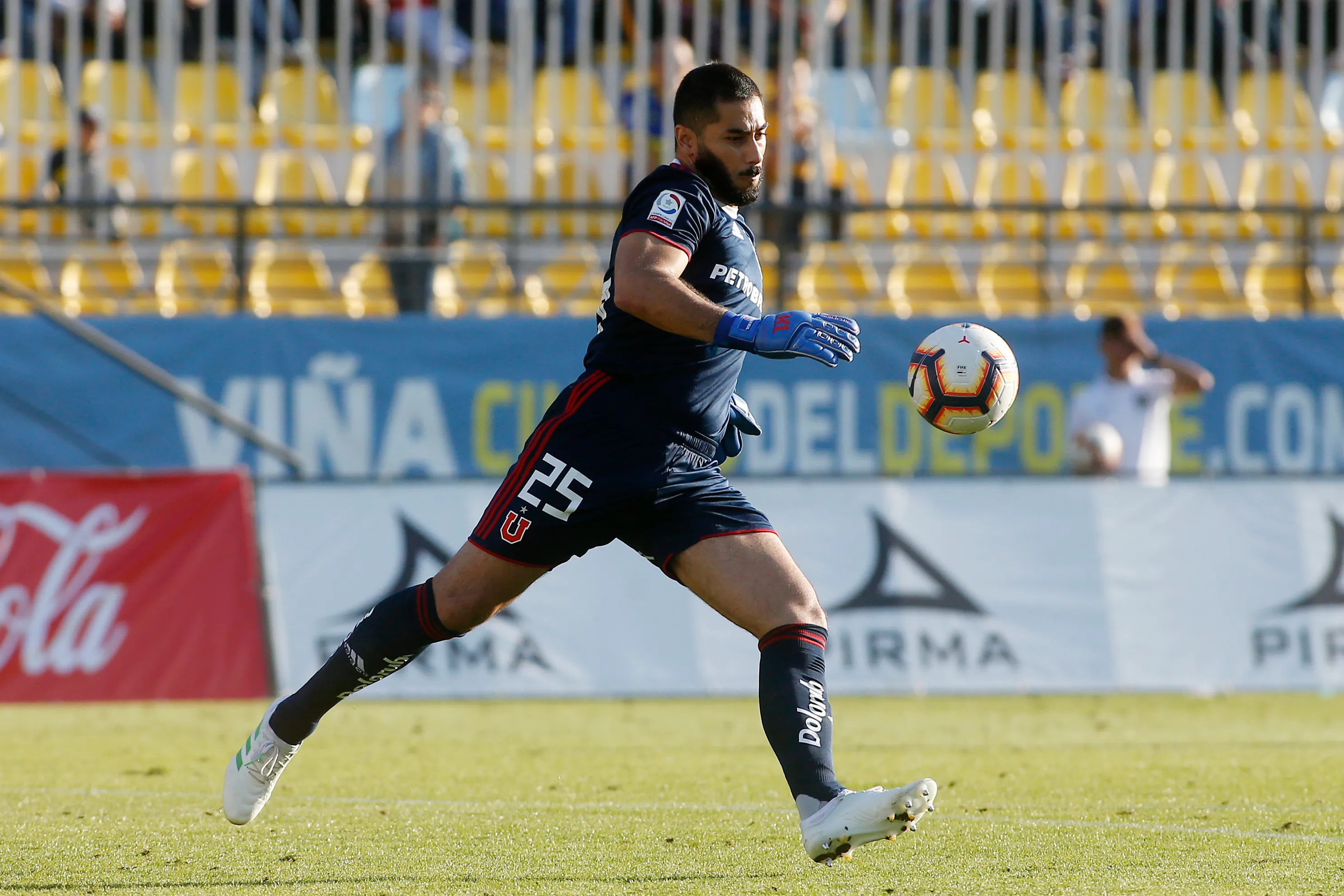 Johnny Herrera aburrido de Sartor en la U: reconoce que admira un poco a Mosa al mando de Blanco y Negro en Colo Colo.