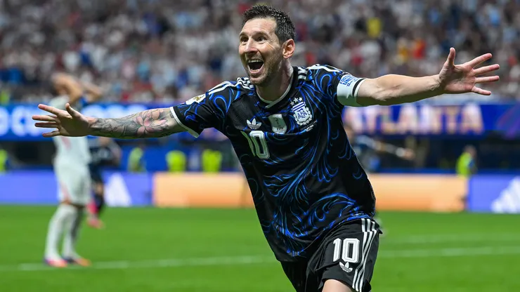 Lionel Messi lideró la victoria de Argentina sobre Inglaterra.
