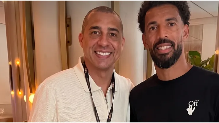 Vozinha se pasea con el jet set del fútbol mundial en New York, donde le piden fotos