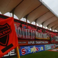Se rajó el techo en Chillán: estadio Nelson Oyarzún sufre con el temporal