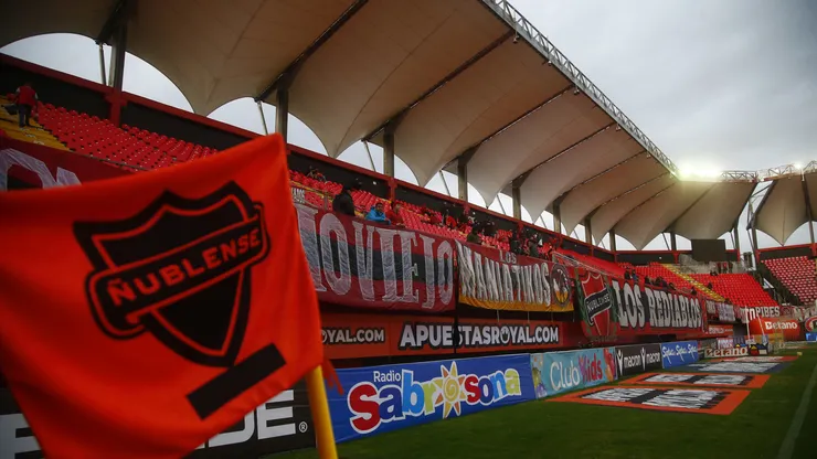 Temporal afectó el techo del estadio Nelson Oyarzún.