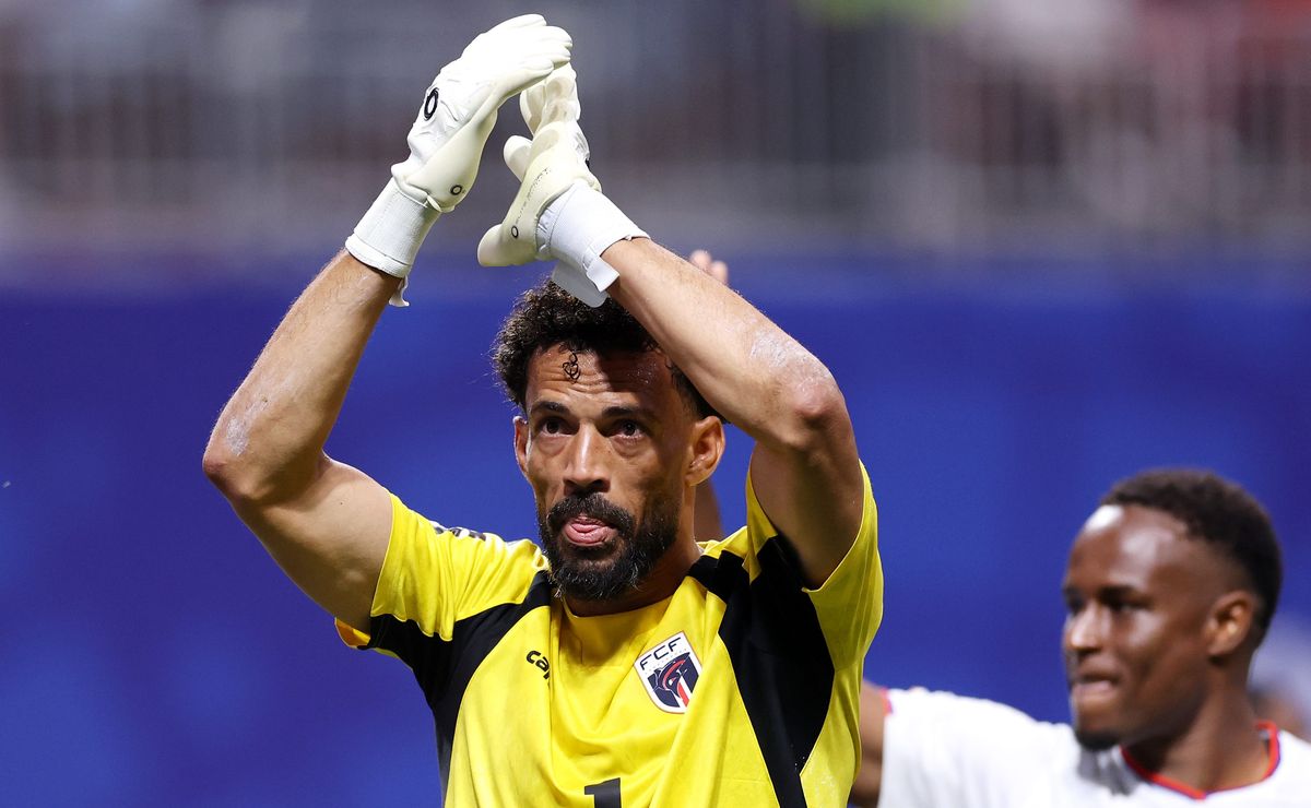 Los detalles de la oferta que le propone Colo Colo a Vozinha: “Ofrecimiento por un año y medio”
