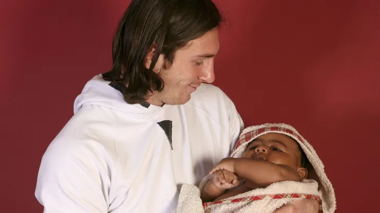 Messi junto a Lamine Yamal hace casi 20 años