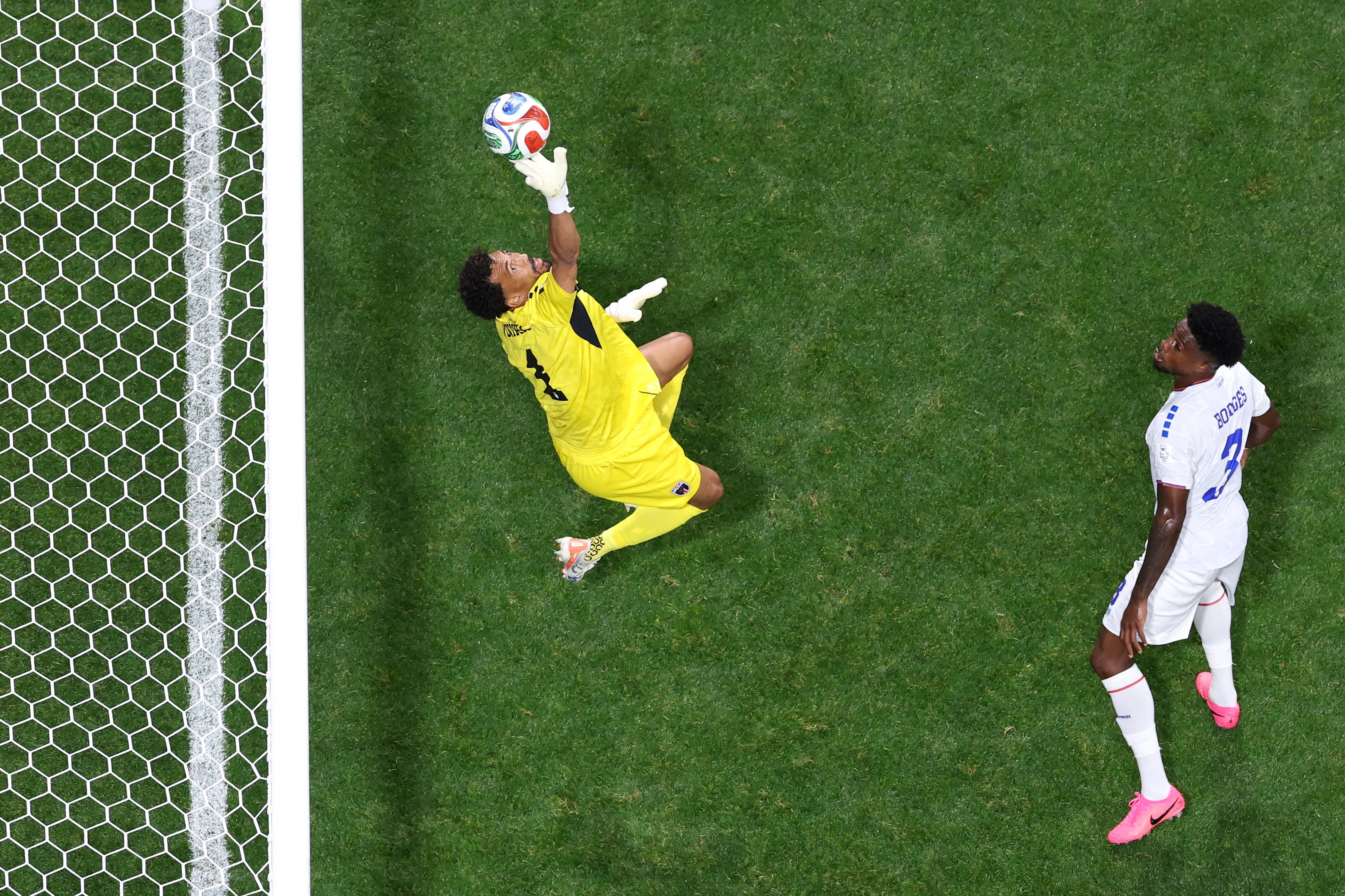 Vozinha en acción frente a España, que no pudo vencer a Cabo Verde en el Mundial. (Justin Setterfield/Getty Images).