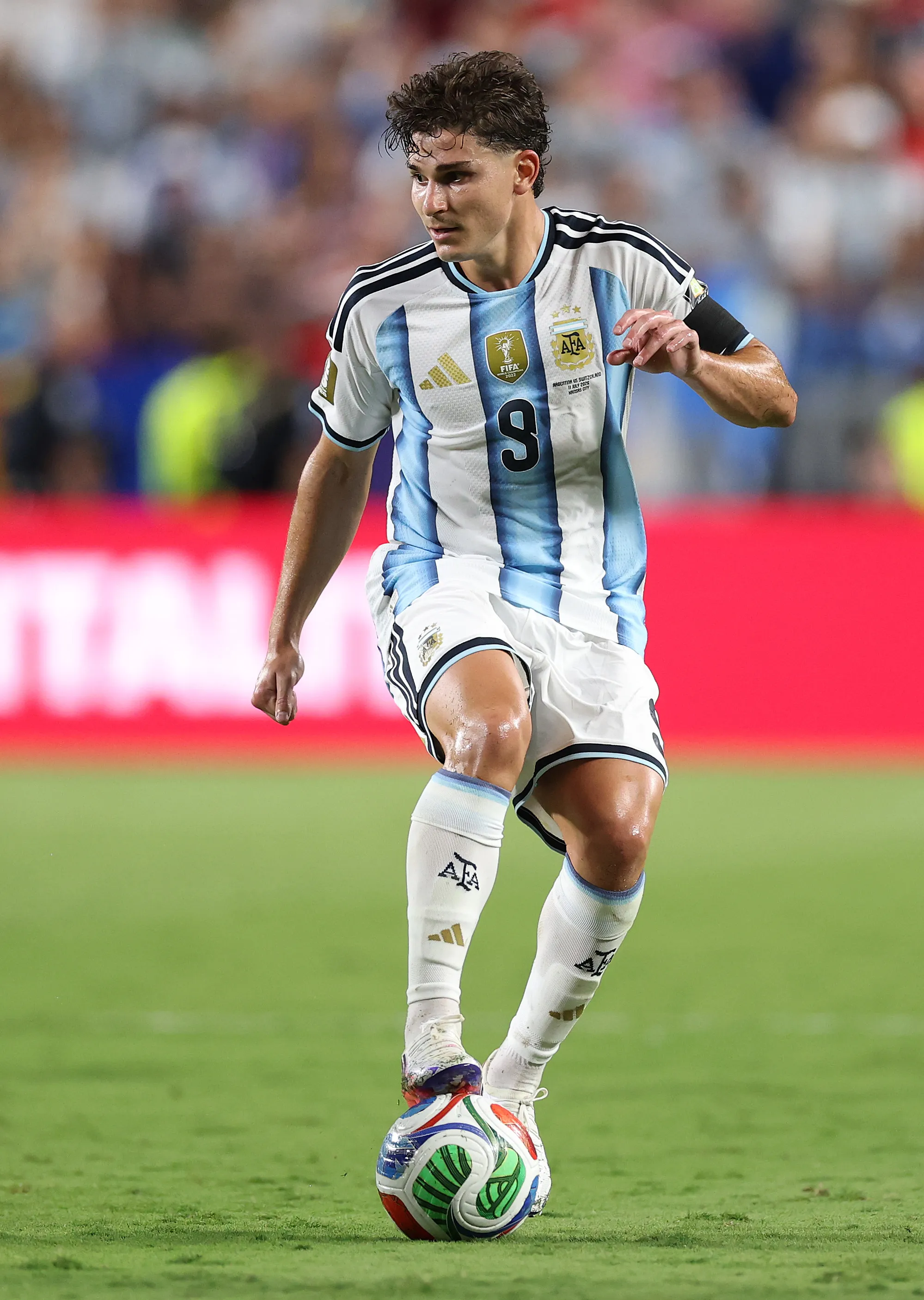 Julián Álvarez enfrenta polémica a horas de la final ante España (Photo by Carl Recine/Getty Images)