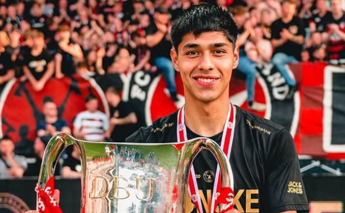 ¿Cuánto cuesta la carta de Darío Osorio? Midtjylland revela el precio para vender al chileno
