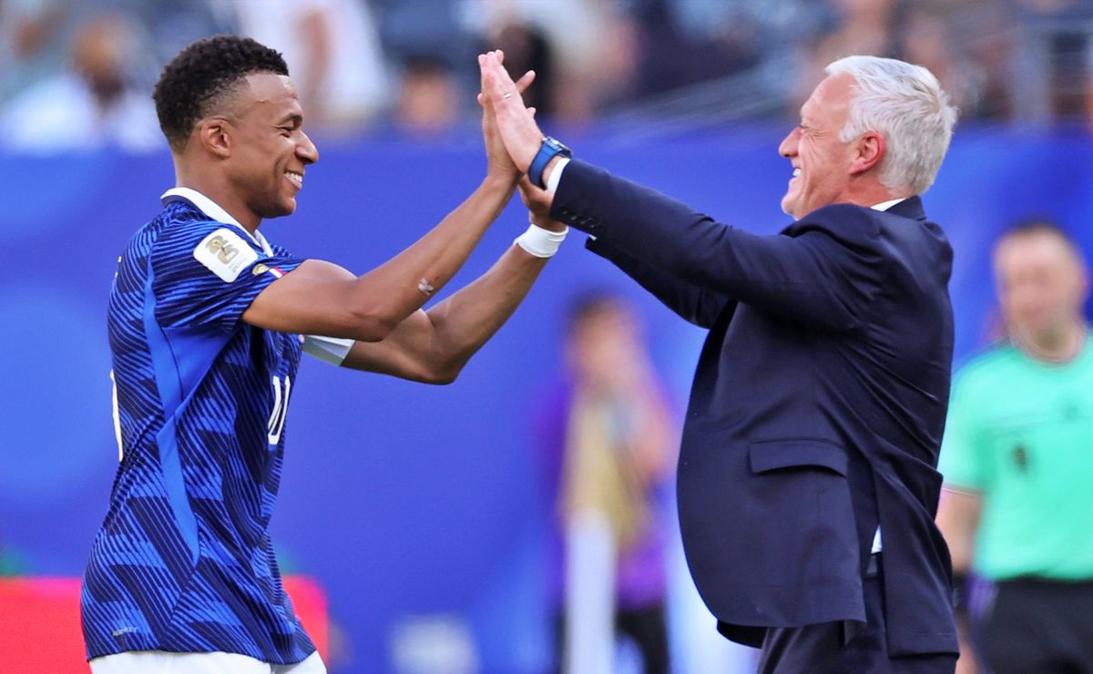 El emotivo adiós de Mbappé a Deschamps en Francia: “Deberíamos haberte dado un mejor final, pero fallamos”