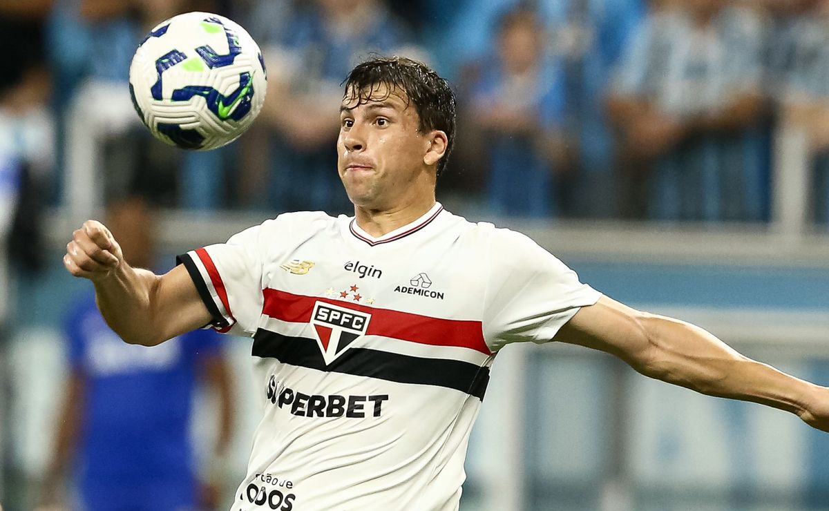 La pasa mal Gonzalo Tapia: Sao Paulo le pone freno a su salida y su futuro está en el aire