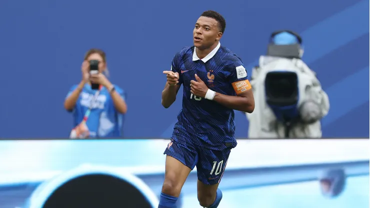 Mbappé superó a Lio.