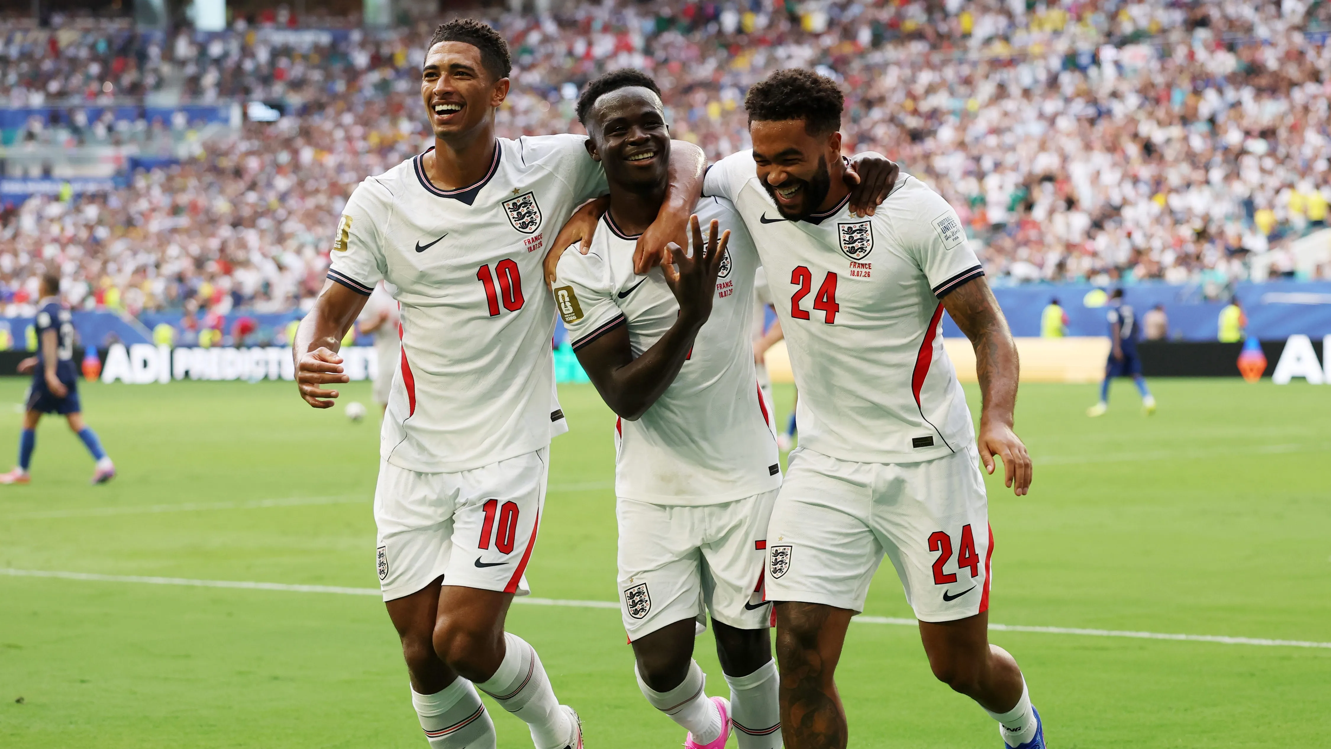 Saka marcó triplete en goleada de Inglaterra sobre Francia y se llevó la pelota para la casa. Foto: Getty Image