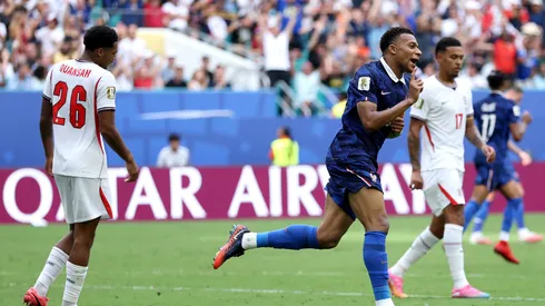 Kylian Mbappé superó, momentáneamente, a Lionel Messi.