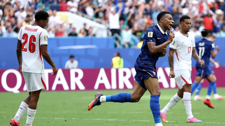 Kylian Mbappé superó, momentáneamente, a Lionel Messi.