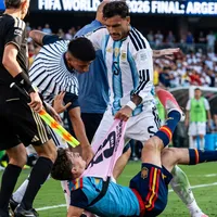 Pésimo 2026 de Paredes: domado por Zampedri y expulsado en la final por violento