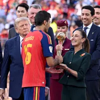 Rodri recibe el Balón de Oro en medio de gritos por Messi