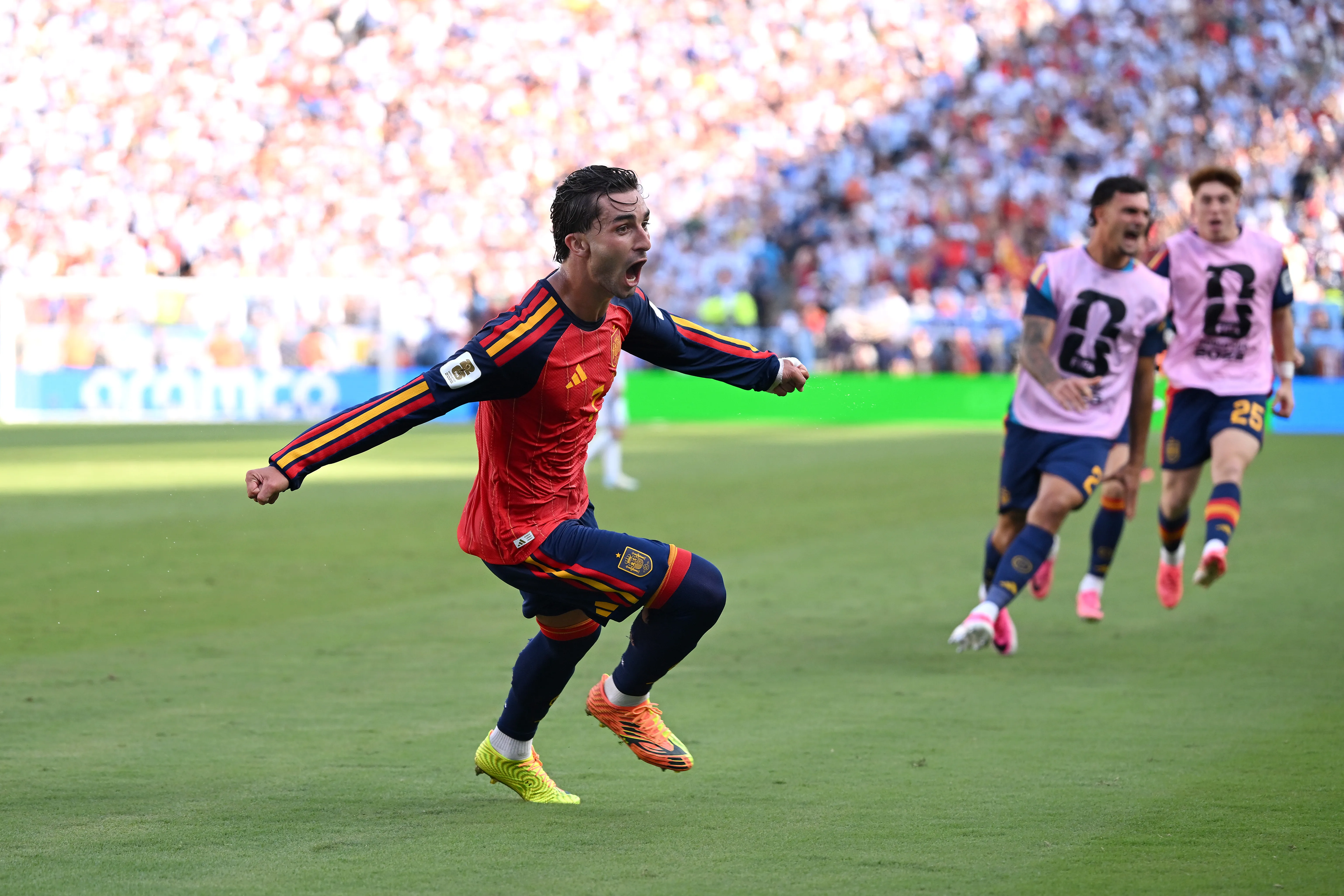 Otra imagen del festejo de Ferrán Torres tras el 1-0 ante Argentina. (David Ramos/Getty Images).