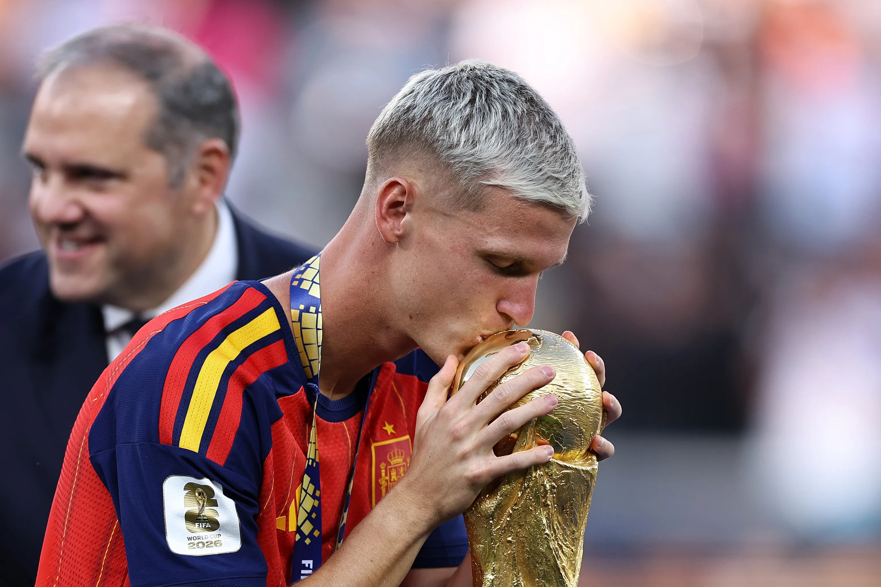 Otra imagen de Dani Olmo en el festejo del campeonato que ganó España. (Buda Mendes/Getty Images).