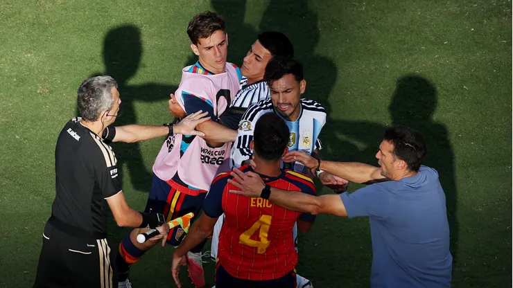 Los argentinos se pelearon apenas terminó el partido con España.