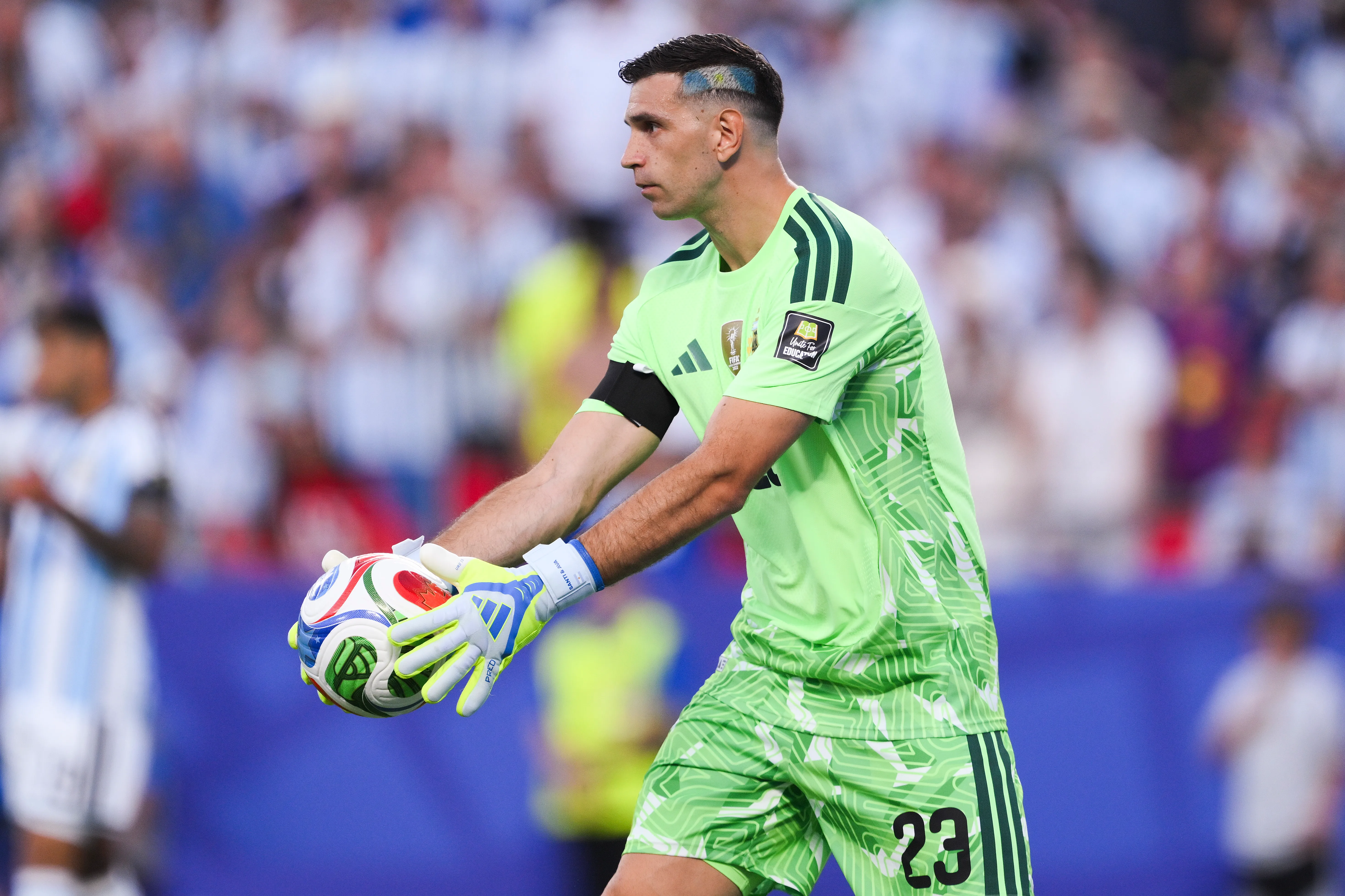 El Dibu Martínez fue figura en la derrota argentina. (Photo by David Ramos/Getty Images)