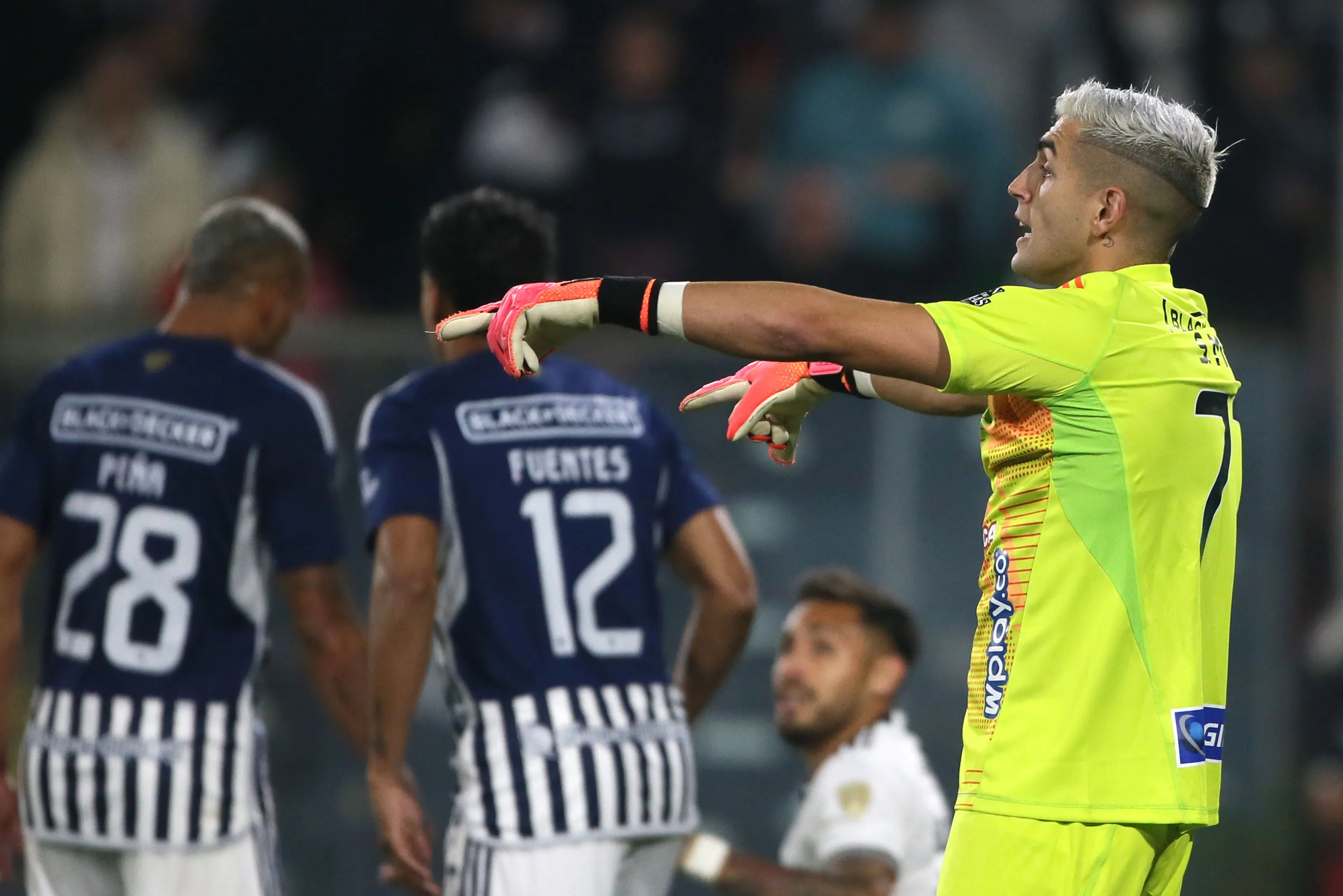 Santiago Mele en el duelo entre Junior y Colo Colo por la Libertadores. (Jonnathan Oyarzun/Photosport).