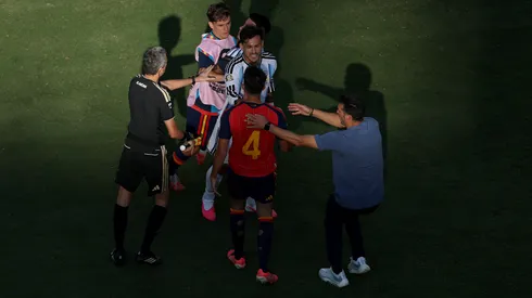 Leandro Paredes protagonizó una fuerte pelea en la final con España.