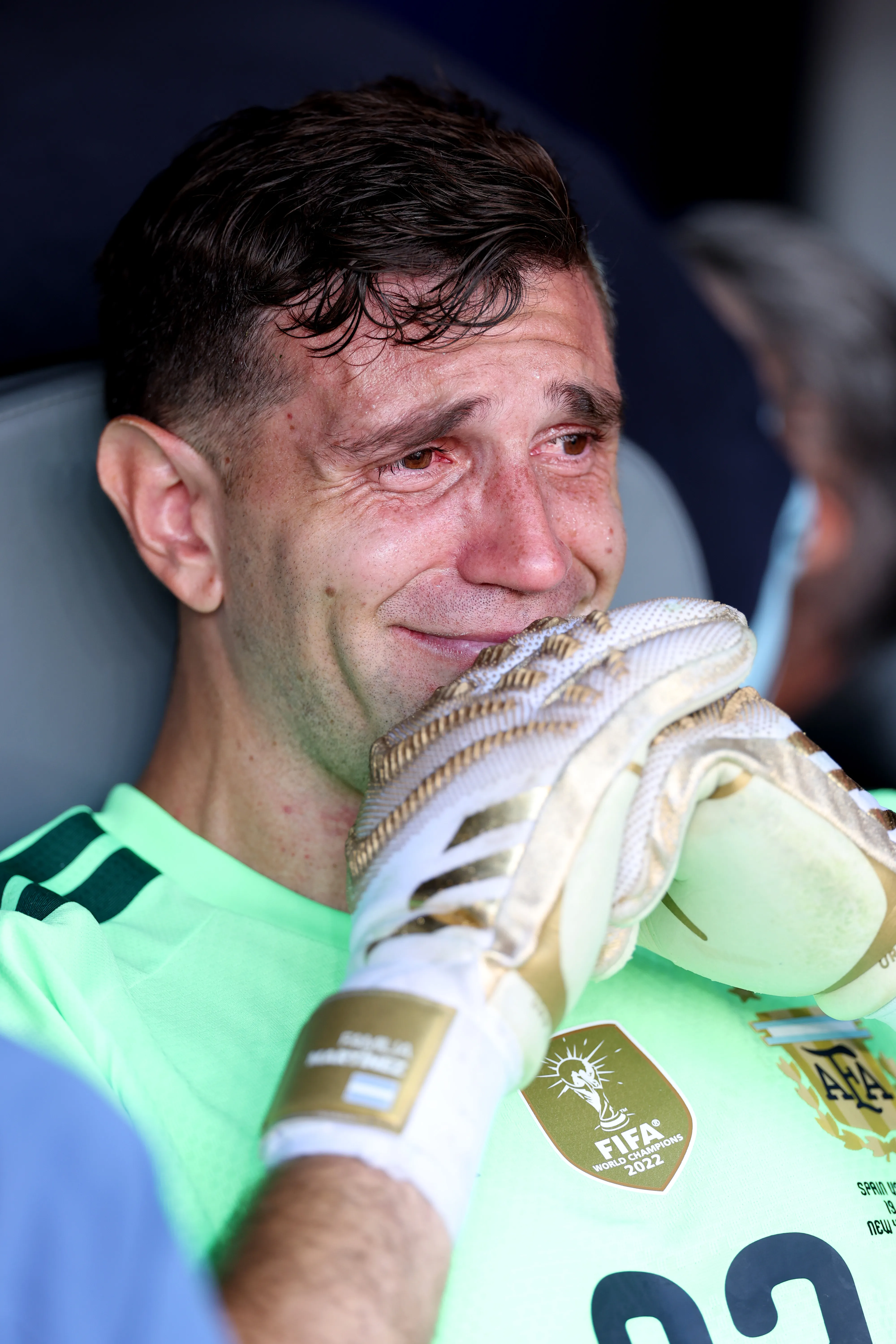 La pena de Dibu Martínez tras la final del Mundial. (Photo by Dan Mullan/Getty Images)