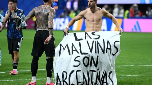 El polémico "trapo" que mostraron los jugadores de Argentina al mundo