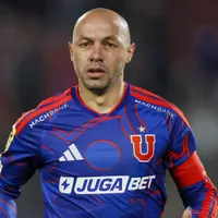 ¿Cuelga los botines? U de Chile responde por el futuro de Díaz